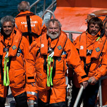 Lifeboat crew members from Loguivy © Philip Plisson / Plisson La Trinité / AA23201 - Photo Galleries - Lifeboat society