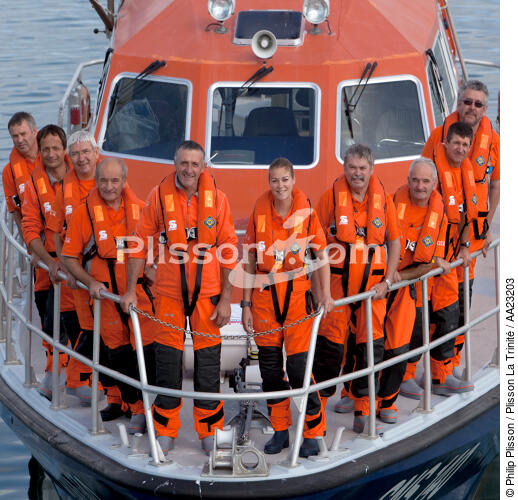 Lifeboat crew members from Loctudy - © Philip Plisson / Plisson La Trinité / AA23203 - Photo Galleries - portrait