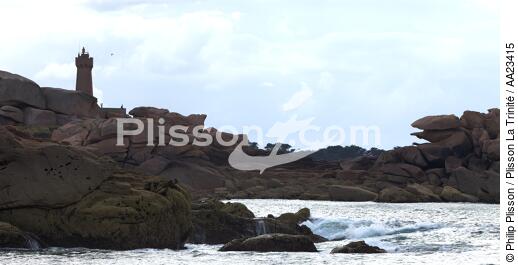Ploumanac'h sur la côte de granit rose. - © Philip Plisson / Plisson La Trinité / AA23415 - Nos reportages photos - Ville [22]