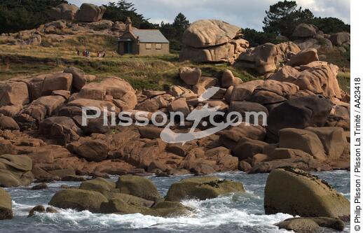 Ploumanac'h sur la côte de granit rose. - © Philip Plisson / Plisson La Trinité / AA23418 - Nos reportages photos - Chapelle