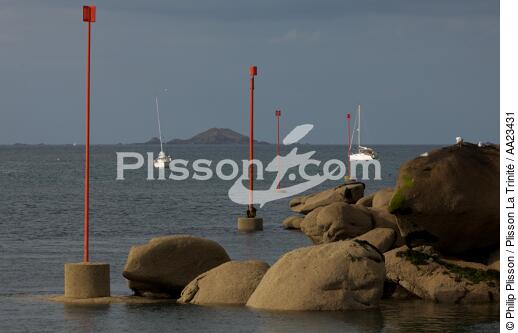 Ploumanac'h sur la côte de granit rose. - © Philip Plisson / Plisson La Trinité / AA23431 - Nos reportages photos - Rocher