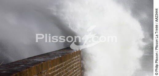 Coup de vent sur Port-Maria à Quiberon - © Philip Plisson / Plisson La Trinité / AA23444 - Nos reportages photos - Môle