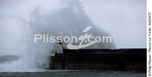 Coup de vent sur Quiberon - © Philip Plisson / Plisson La Trinité / AA23473 - Nos reportages photos - Feu de port