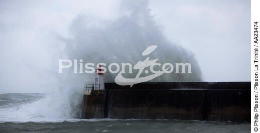 Coup de vent sur Quiberon - © Philip Plisson / Plisson La Trinité / AA23474 - Nos reportages photos - Feu de port