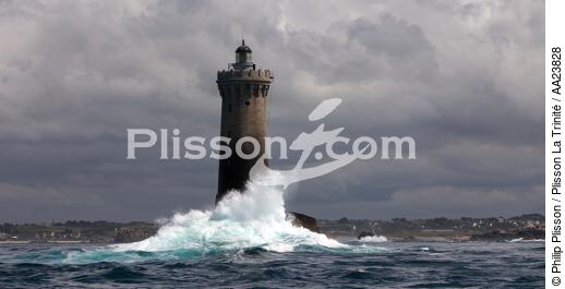 Le phare du Four. - © Philip Plisson / Plisson La Trinité / AA23828 - Nos reportages photos - Phare [29]