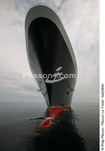 Queen Mary 2 Stem - © Philip Plisson / Plisson La Trinité / AA23844 - Photo Galleries - Queen Mary II [The]