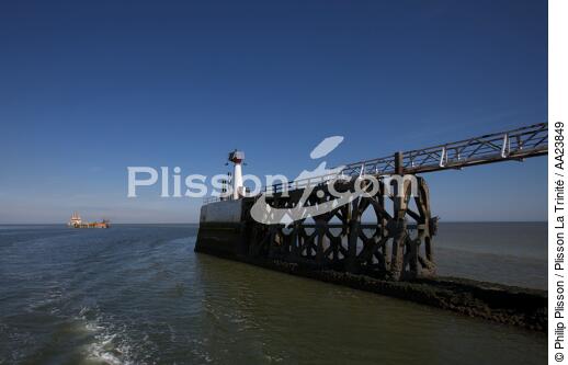 Dunkerque. - © Philip Plisson / Plisson La Trinité / AA23849 - Nos reportages photos - Jetée