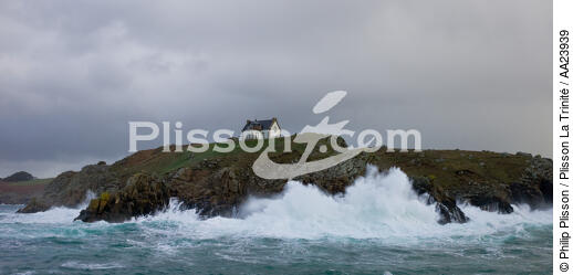La pointe du Millier en baie de Douarnenez - © Philip Plisson / Plisson La Trinité / AA23939 - Nos reportages photos - Mer