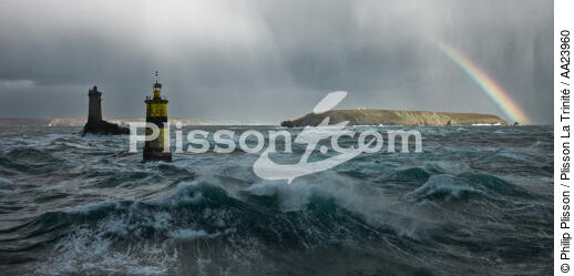 Pointe du Raz - © Philip Plisson / Plisson La Trinité / AA23960 - Photo Galleries - Rainbow