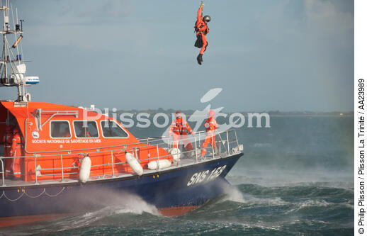 Rescue exercise in Bay of Quiberon. - © Philip Plisson / Plisson La Trinité / AA23989 - Photo Galleries - Sea Rescue