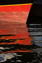 Reflet dans le port de Concarneau. © Philip Plisson / Plisson La Trinité / AA24242 - Nos reportages photos - Elément d'un bateau