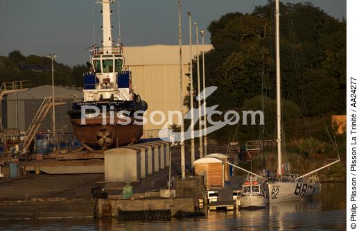 Concarneau. - © Philip Plisson / Plisson La Trinité / AA24277 - Photo Galleries - Maxi-monohull Racing Yacht