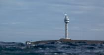 La pointe de Bac'haol et la tout radar du Stiff à Ouessant © Philip Plisson / Plisson La Trinité / AA24294 - Nos reportages photos - Maison