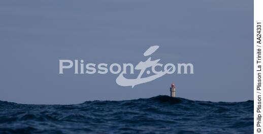 Le phare de la Jument sur Ouessant - © Philip Plisson / Plisson La Trinité / AA24331 - Nos reportages photos - Phare [29]