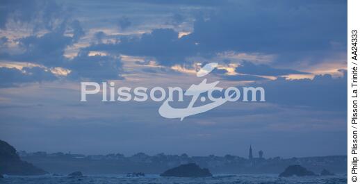 Ouessant - © Philip Plisson / Plisson La Trinité / AA24333 - Nos reportages photos - Ciel gris