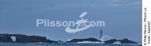 Ouessant island - © Philip Plisson / Plisson La Trinité / AA24337 - Photo Galleries - Grey sky