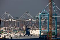 Rotterdam © Philip Plisson / Plisson La Trinité / AA24462 - Nos reportages photos - Porte-conteneurs, la démesure