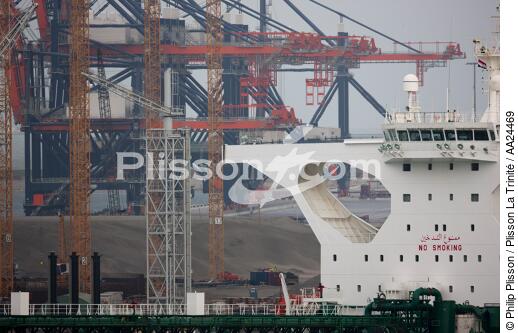 Le port de Rotterdam - © Philip Plisson / Plisson La Trinité / AA24469 - Nos reportages photos - Porte-conteneurs