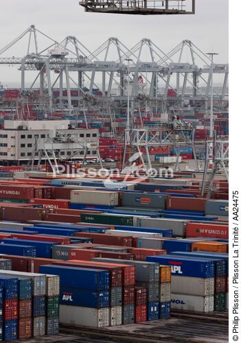 Sur le port de Rotterdam - © Philip Plisson / Plisson La Trinité / AA24475 - Nos reportages photos - Porte-conteneurs, la démesure