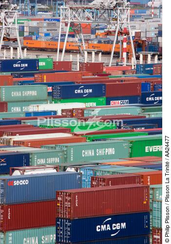Sur le port de Rotterdam - © Philip Plisson / Plisson La Trinité / AA24477 - Nos reportages photos - Porte-conteneurs