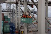 Sur le port de Rotterdam © Philip Plisson / Plisson La Trinité / AA24482 - Nos reportages photos - Porte-conteneurs
