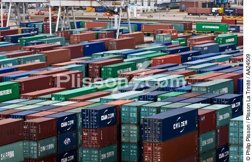 In the port of Rotterdam - © Philip Plisson / Plisson La Trinité / AA24509 - Photo Galleries - Containership