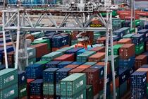 In the port of Rotterdam © Philip Plisson / Plisson La Trinité / AA24511 - Photo Galleries - Containership