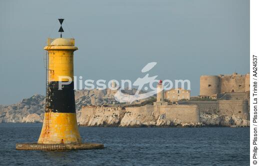 The Chateau d'If in front of Marseille. - © Philip Plisson / Plisson La Trinité / AA24537 - Photo Galleries - Cardinal system