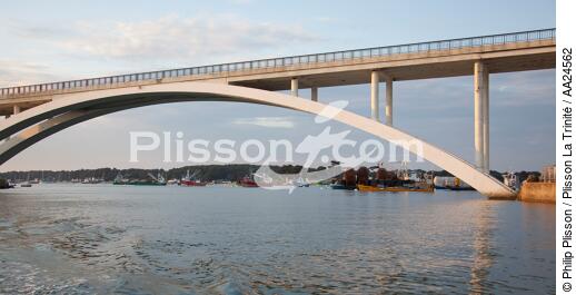Le pont de Kérisper à la Trinité sur mer - © Philip Plisson / Plisson La Trinité / AA24562 - Nos reportages photos - De Quiberon à la Vilaine