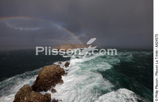La Pointe du Raz et le Raz de Sein - © Philip Plisson / Plisson La Trinité / AA24575 - Nos reportages photos - Tempête