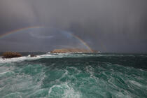 La Pointe du Raz et le Raz de Sein © Philip Plisson / Plisson La Trinité / AA24576 - Photo Galleries - Rainbow