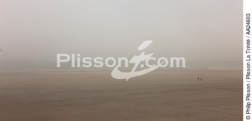 Fog on Saint-Malo - © Philip Plisson / Plisson La Trinité / AA24603 - Photo Galleries - Sky