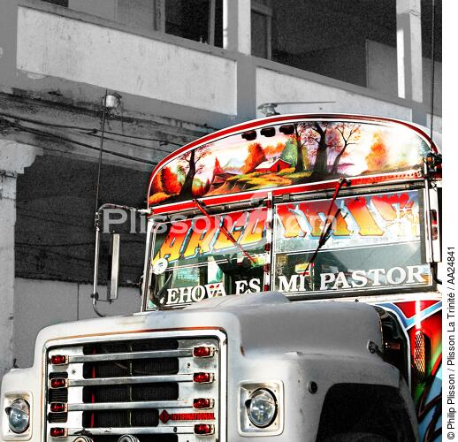 Panama City bus - © Philip Plisson / Plisson La Trinité / AA24841 - Nos reportages photos - Ville [Panama]