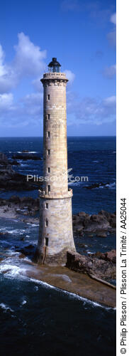 Lighthouse of Héau Brehat - © Philip Plisson / Plisson La Trinité / AA25044 - Photo Galleries - Vertical panoramic