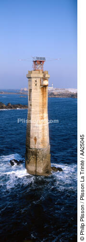 Ouessant lighthouse Nividic - © Philip Plisson / Plisson La Trinité / AA25045 - Photo Galleries - Lighthouse [29]