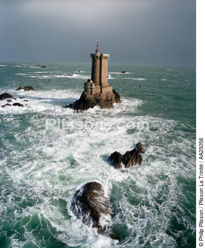 The Lighthouse Triagoz - © Philip Plisson / Plisson La Trinité / AA25056 - Photo Galleries - Côtes d'Armor