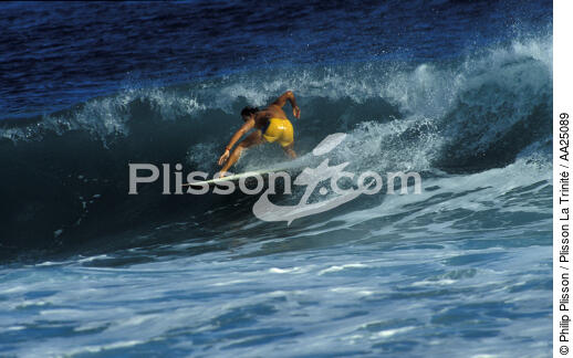 Surfer in San Diego. - © Philip Plisson / Plisson La Trinité / AA25089 - Photo Galleries - Town [California]
