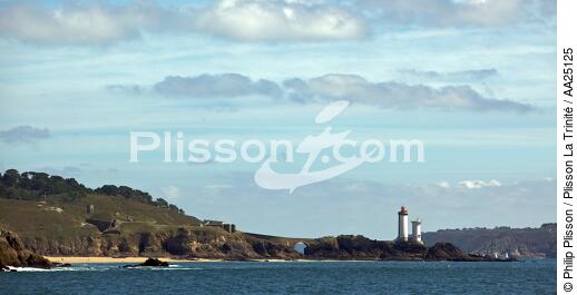 Le phare du Petit Minou à l'entrée de la Rade de Brest. - © Philip Plisson / Plisson La Trinité / AA25125 - Nos reportages photos - Phare [29]