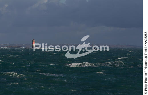 Le phare des Pierres Noires. - © Philip Plisson / Plisson La Trinité / AA25255 - Nos reportages photos - Phare [29]