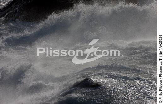 Les aiguilles de Port-Coton - © Philip Plisson / Plisson La Trinité / AA25299 - Nos reportages photos - Rocher
