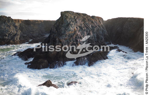 Les aiguilles de Port-Coton - © Philip Plisson / Plisson La Trinité / AA25300 - Photo Galleries - Port-Coton [The Needles of]