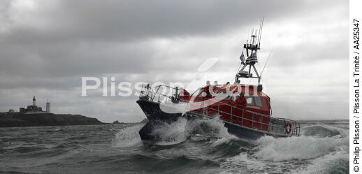 Saint-Mathieu Pointe - © Philip Plisson / Plisson La Trinité / AA25347 - Photo Galleries - Speedboat