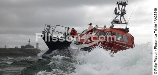 Saint-Mathieu Pointe - © Philip Plisson / Plisson La Trinité / AA25349 - Photo Galleries - Sea rescuer
