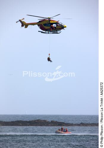Rescue exercise at sea to Glénan. - © Philip Plisson / Plisson La Trinité / AA25372 - Photo Galleries - Sea Rescue