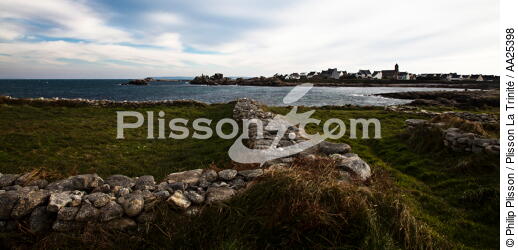 Sein island. - © Philip Plisson / Plisson La Trinité / AA25398 - Photo Galleries - Low wall