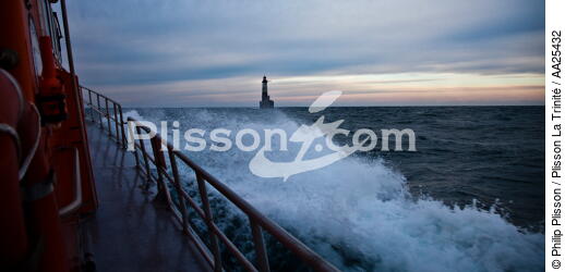On board the lifeboat before Sein Ar-Men - © Philip Plisson / Plisson La Trinité / AA25432 - Photo Galleries - Ar-men