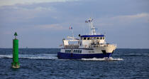 L'arrivée du bateau sur l'île de Sein. © Philip Plisson / Plisson La Trinité / AA25466 - Nos reportages photos - Sein [Ile de]