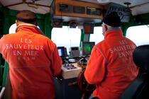 Aboard the lifeboat to the island of Sein. © Philip Plisson / Plisson La Trinité / AA25477 - Photo Galleries - Sea Rescue