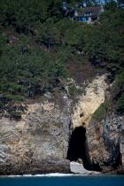 Morgat cave. © Philip Plisson / Plisson La Trinité / AA25576 - Photo Galleries - Cap de la Chèvre