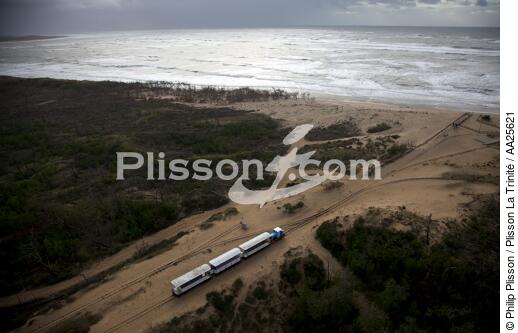 l'ile d' Oléron. - © Philip Plisson / Plisson La Trinité / AA25621 - Nos reportages photos - Transport ferrovière